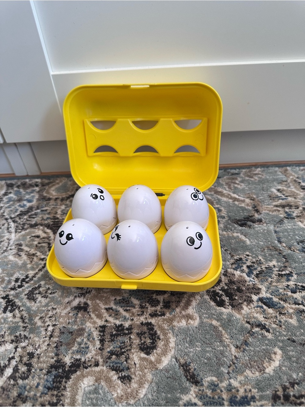 Yellow Egg Carry Case with 6 White Smiley Eggs - Kids Learning Toy